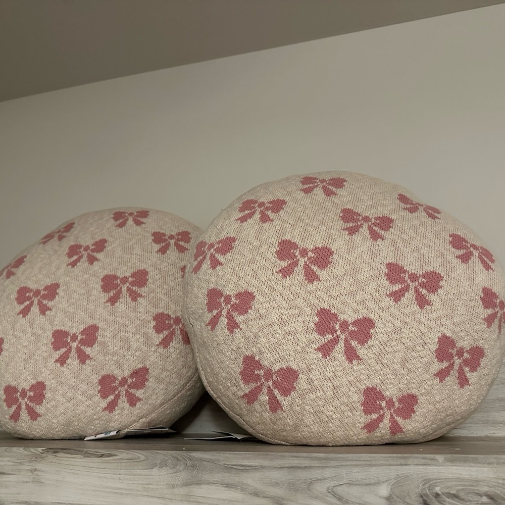 Pink Bow Round Pillows- Set of 2 - Picture 2 of 3